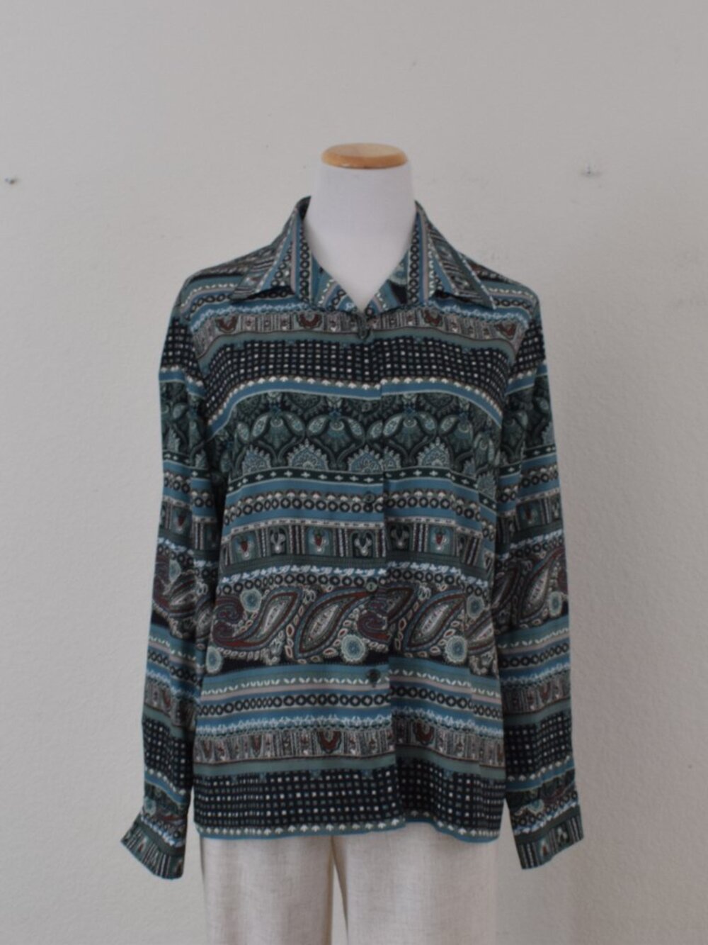 Vintage 70s Green Paisley Floral/Abstract Shirt by Alex Colman Sportswear - Picture 4 of 11